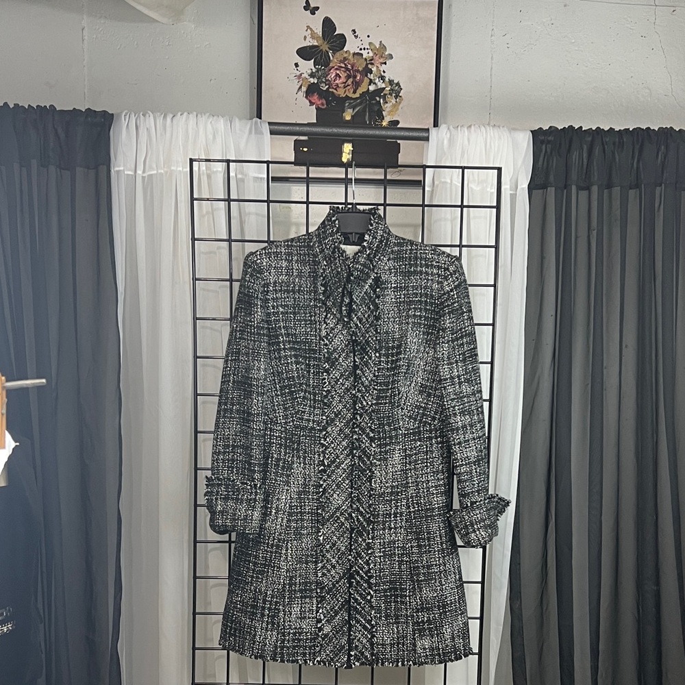 White House Black Market Elegant Long Black Jacket
EUC LIKE NEW